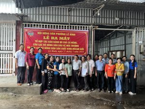 Ra mắt Tổ hợp tác Bán bánh mì chả cá nóng, Câu lạc bộ Nông dân bảo vệ môi trường và Nông dân sản xuất, kinh doanh giỏi