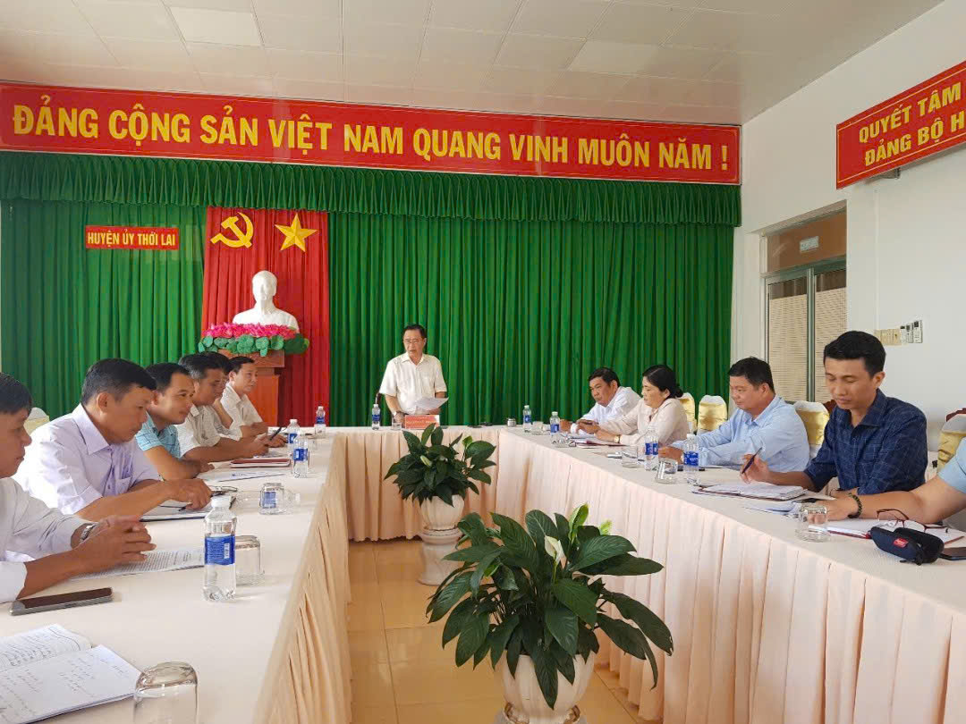 Lãnh đạo Hội Nông dân thành phố làm việc với Hội Nông dân huyện Thới Lai